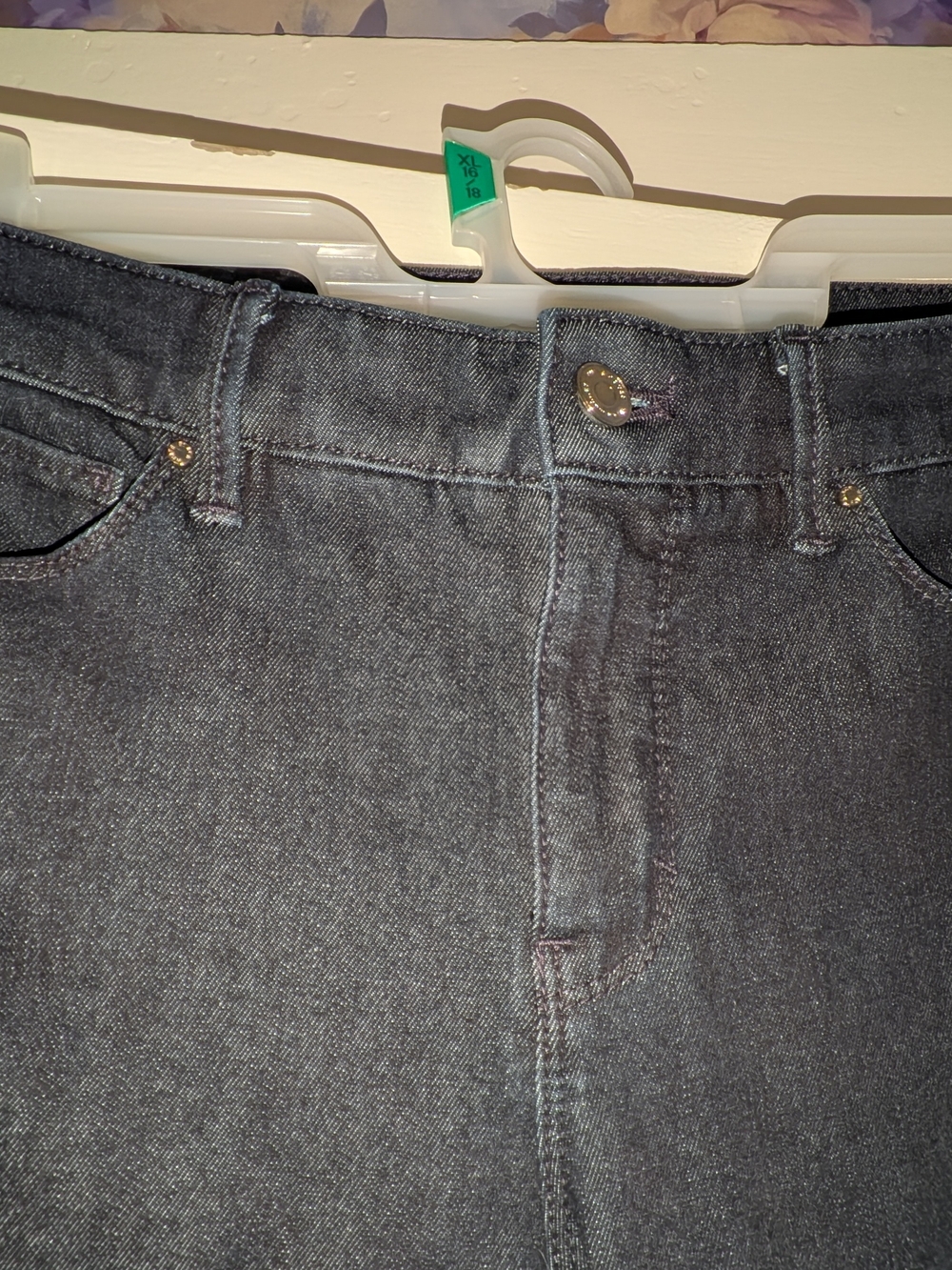 White House Black Market Women's Dark Wash Skinny Jeans - Picture 2 of 6